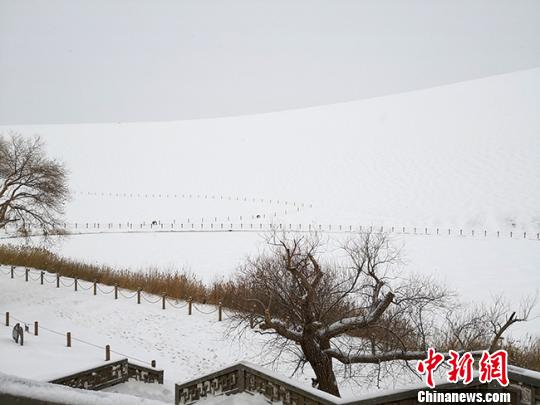 甘肃持续降雪遍现“冰雪盛宴”多地气温创50年新低