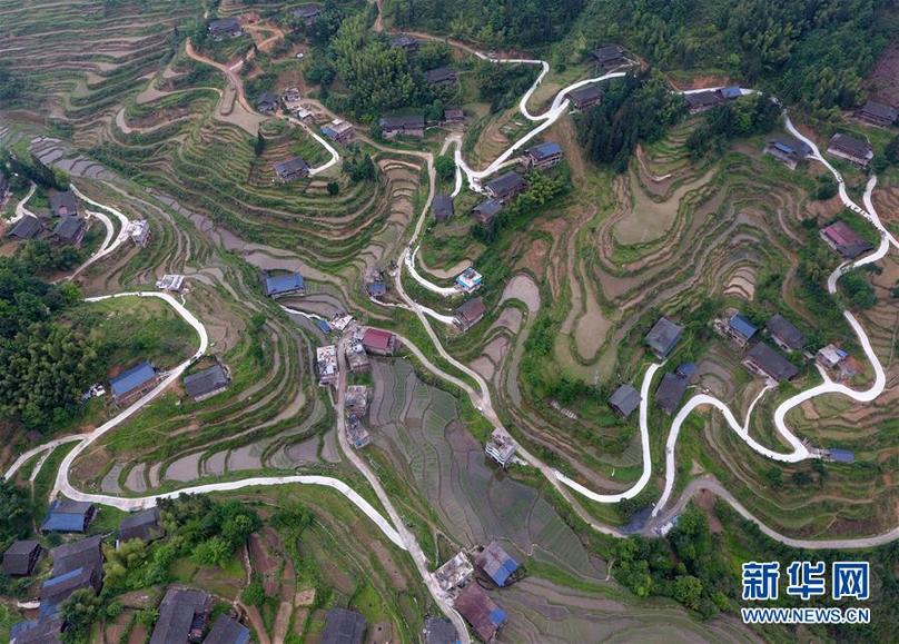 （辉煌60年&middot;壮美新广西&middot;图文互动）（1）奋力书写壮乡反贫困历史新篇章&mdash;&mdash;广西干部群众接续奋斗脱贫攻坚观察