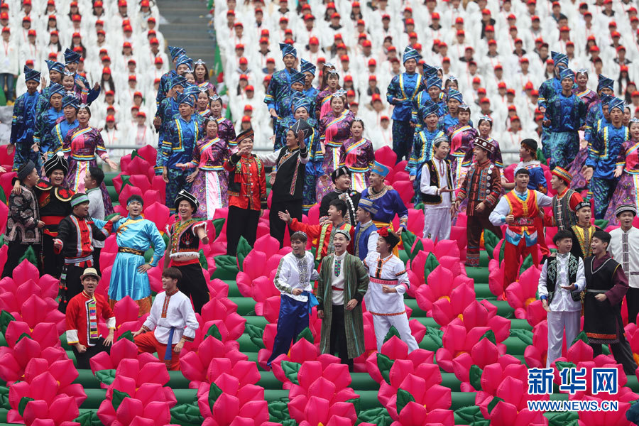 文艺表演《歌海春潮涌》