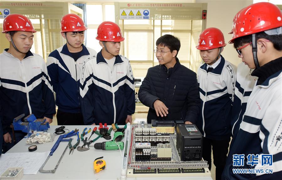 (新华全媒头条·个税专项附加扣除·图文互动)(2)深化个税改革的关键一步——聚焦个税专项附加扣除暂行办法