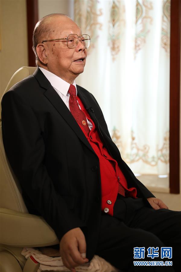 （改革先锋风采&middot;图文互动）（2）曾宪梓：倾力支持改革开放的香港著名企业家 　