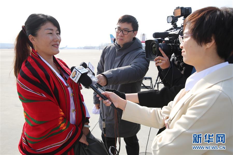 （两会）（3）西藏代表团抵京