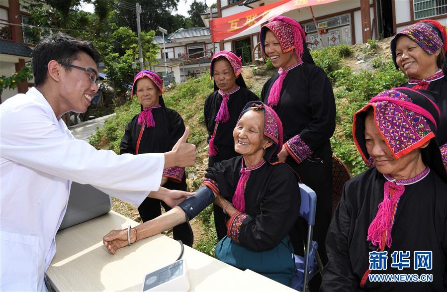 (奋进新时代·迎接两会)(6)共享发展——向共同富裕方向稳步前进