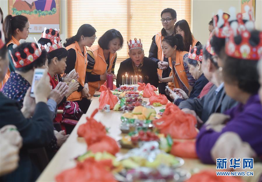 (奋进新时代·迎接两会)(7)共享发展——向共同富裕方向稳步前进