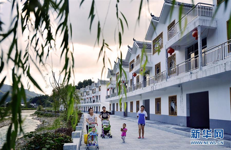 (奋进新时代·迎接两会)(9)共享发展——向共同富裕方向稳步前进