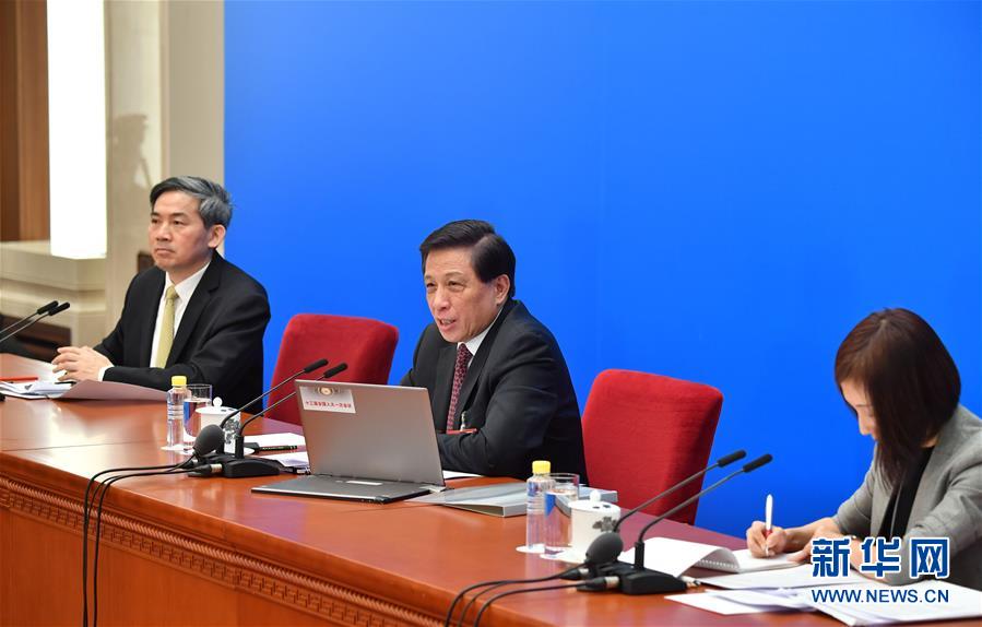 （两会）（5）十三届全国人大一次会议举行新闻发布会 