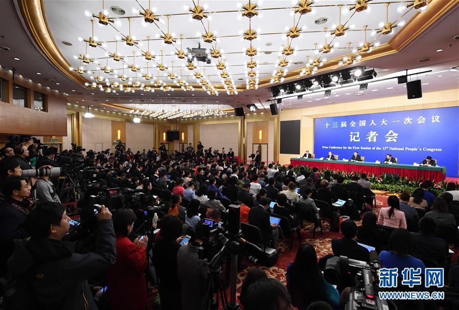 （两会·XHDW）（1）国家发改委主任何立峰等就“创新和完善宏观调控，推动高质量发展”答记者问