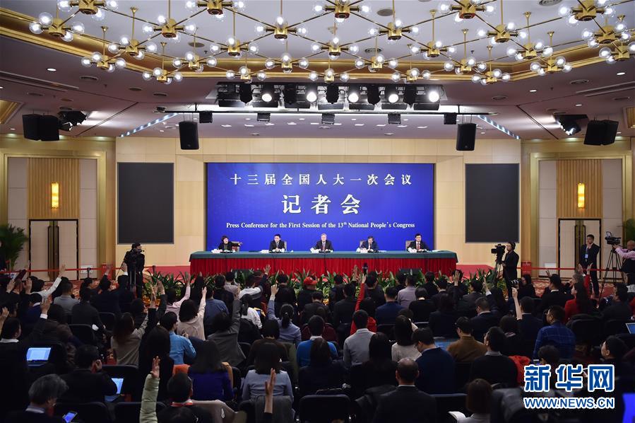 （两会·XHDW）（2）中国人民银行行长周小川等就“金融改革与发展”答记者问