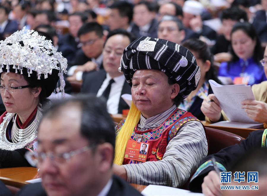 （两会&middot;基层代表履职故事）（2）全国人大代表龙献文：幸福都是奋斗出来的!