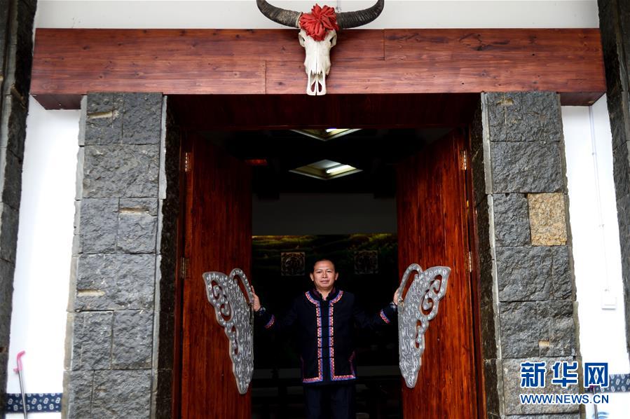 （两会&middot;基层代表履职故事）（6）全国人大代表龙献文：幸福都是奋斗出来的!