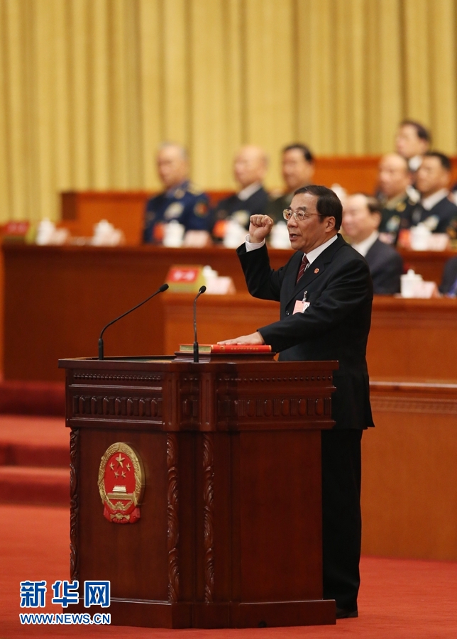 国家监察委员会主任杨晓渡进行宪法宣誓