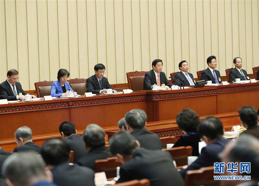 （时政）十三届全国人大常委会第一次会议在京举行 栗战书主持并讲话