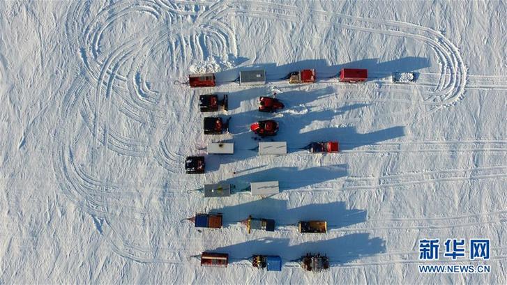 （“雪龙”探南极·图文互动）（7）中国南极科考队昆仑队穿越“鬼见愁”冰丘密集区