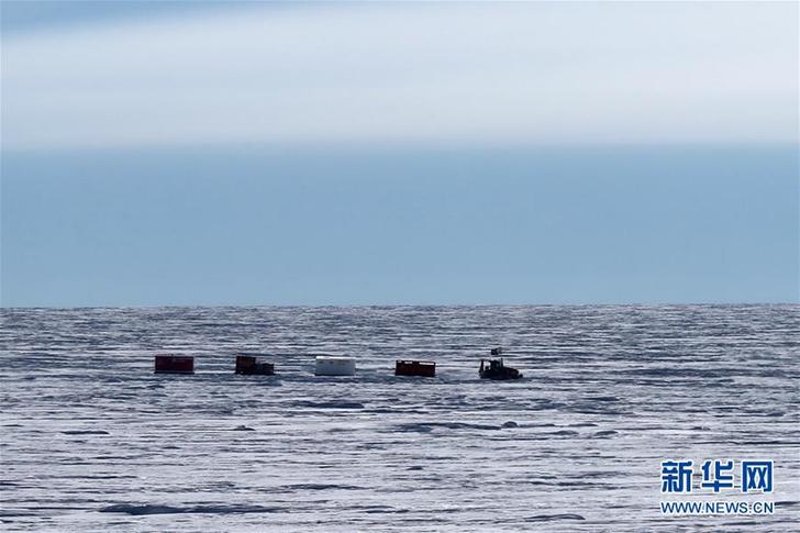 中国南极科考队昆仑队成功抵达冰穹A地区