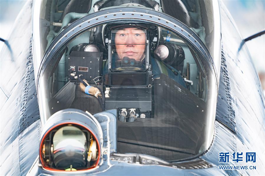 (新华全媒头条·图文互动)(2)战鹰,为祖国奋飞——记空军航空兵某旅旅长、特级飞行员郝井文