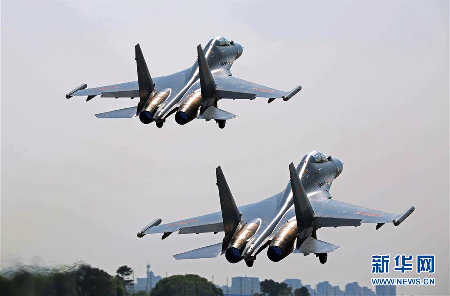 (新华全媒头条·图文互动)(5)战鹰,为祖国奋飞——记空军航空兵某旅旅长、特级飞行员郝井文