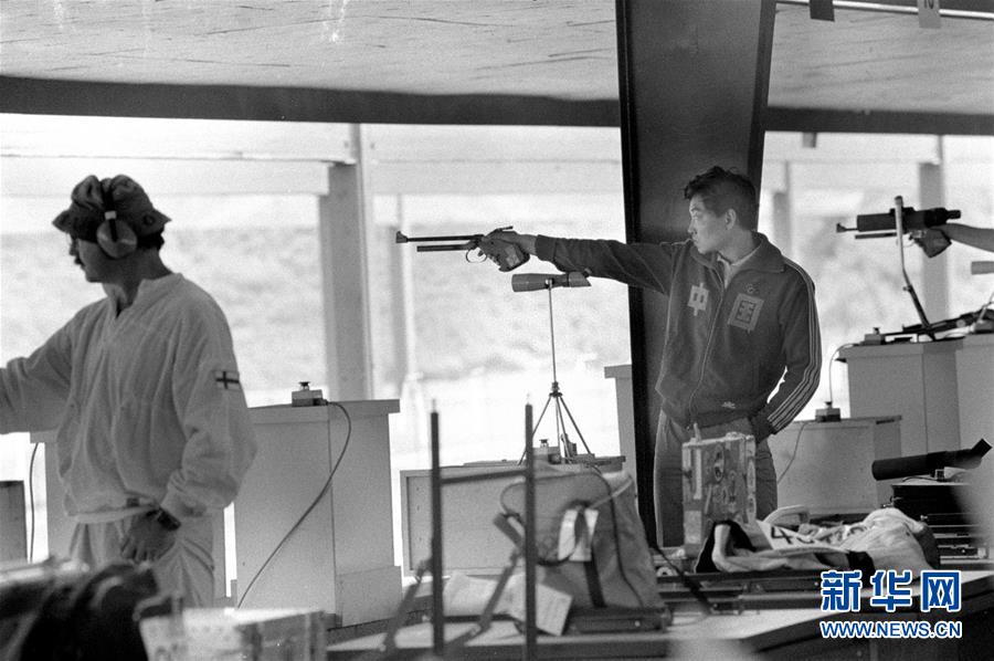 （改革先锋风采&middot;图文互动）（2）展现团结一致的拼搏精神&mdash;&mdash;记我国首位奥运冠军许海峰