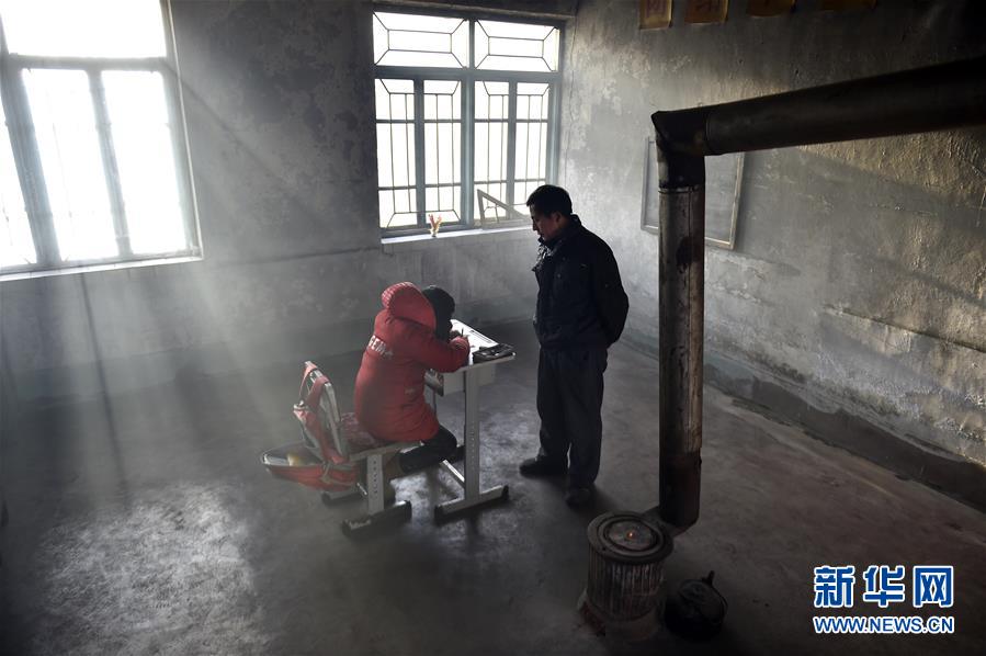（镜观中国&middot;新华社国内新闻照片一周精选）（14）两个人的课堂