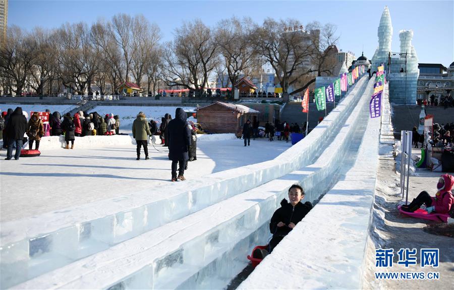 （社会）（2）&ldquo;酷爽&rdquo;松花江 冰雪欢乐多