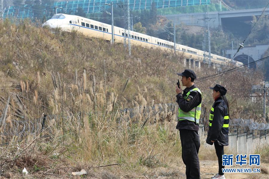 （图片故事）（4）住在春运线路上的&ldquo;平安&rdquo;夫妻档