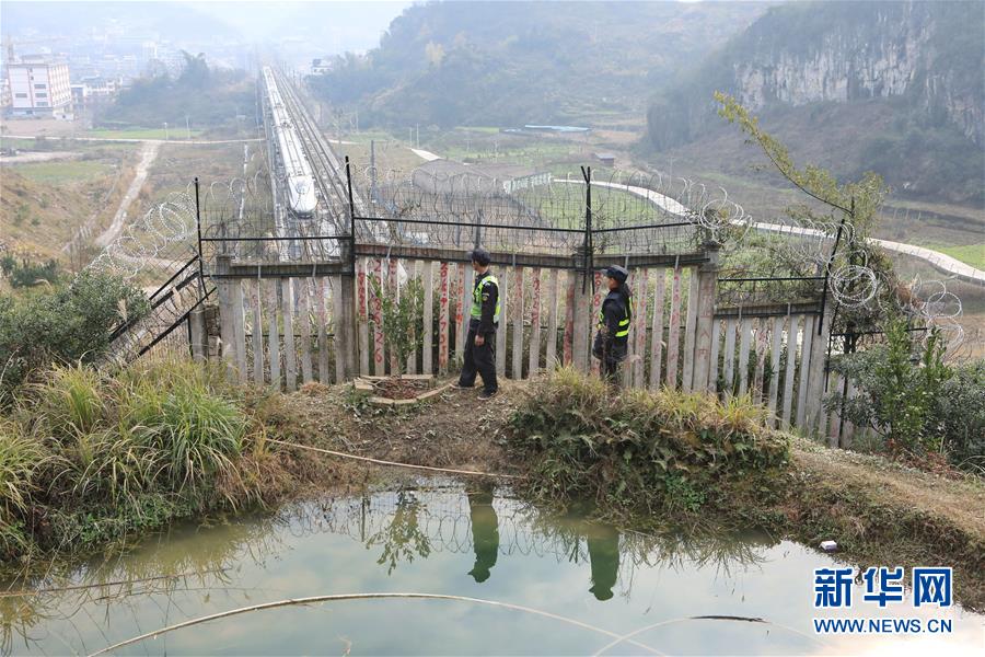 （图片故事）（7）住在春运线路上的&ldquo;平安&rdquo;夫妻档