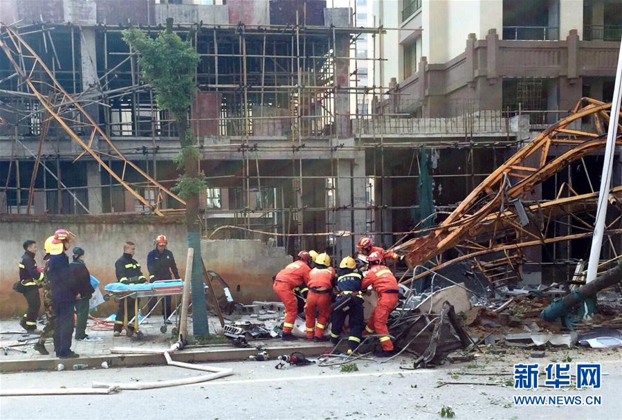 (突发事件)湖南省华容县发生塔吊坍塌事故 已致4死1伤