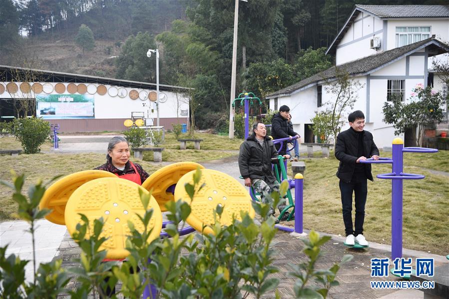（新春走基层）（2）滑石村农民的幸福生活