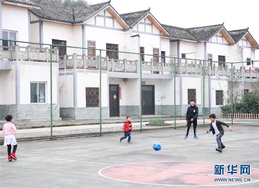 （新春走基层）（3）滑石村农民的幸福生活