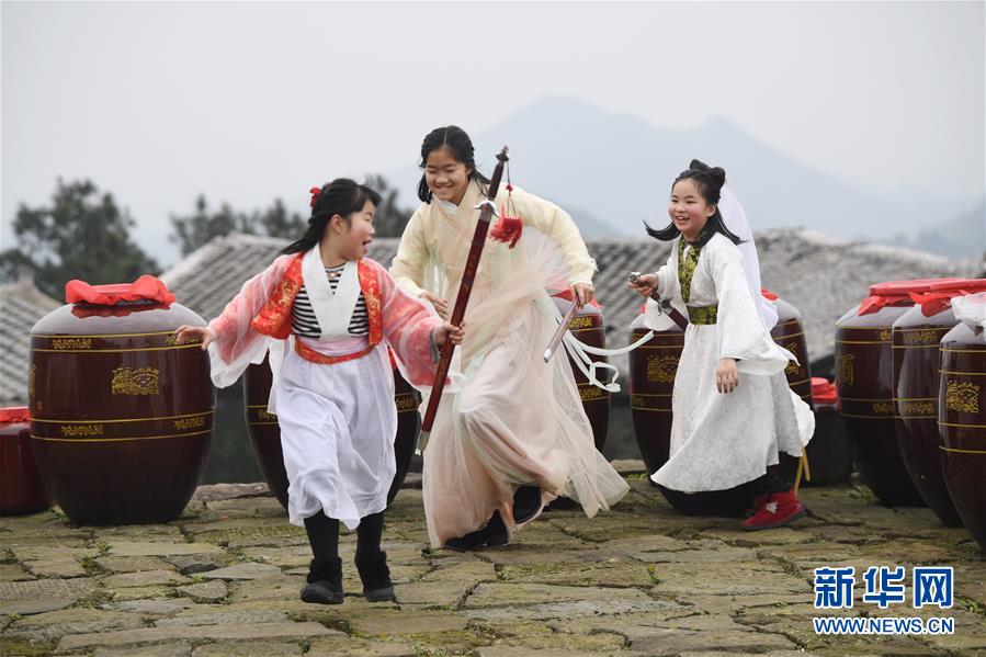 （新春走基层）（7）滑石村农民的幸福生活