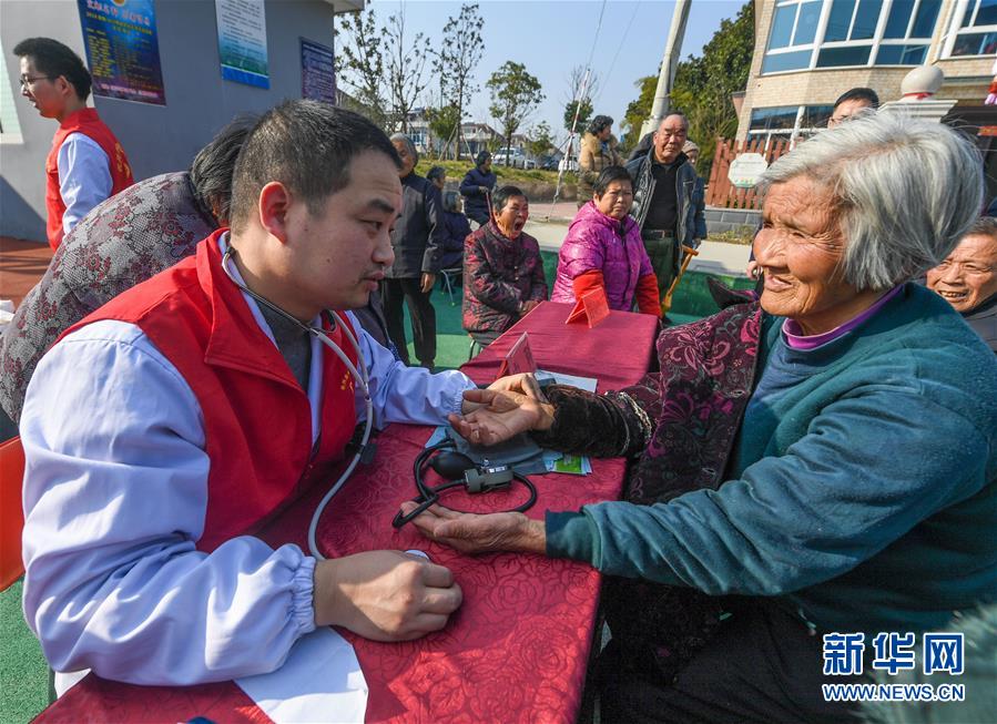 （社会）（2）党员医务工作者开展&ldquo;乡村义诊&rdquo;