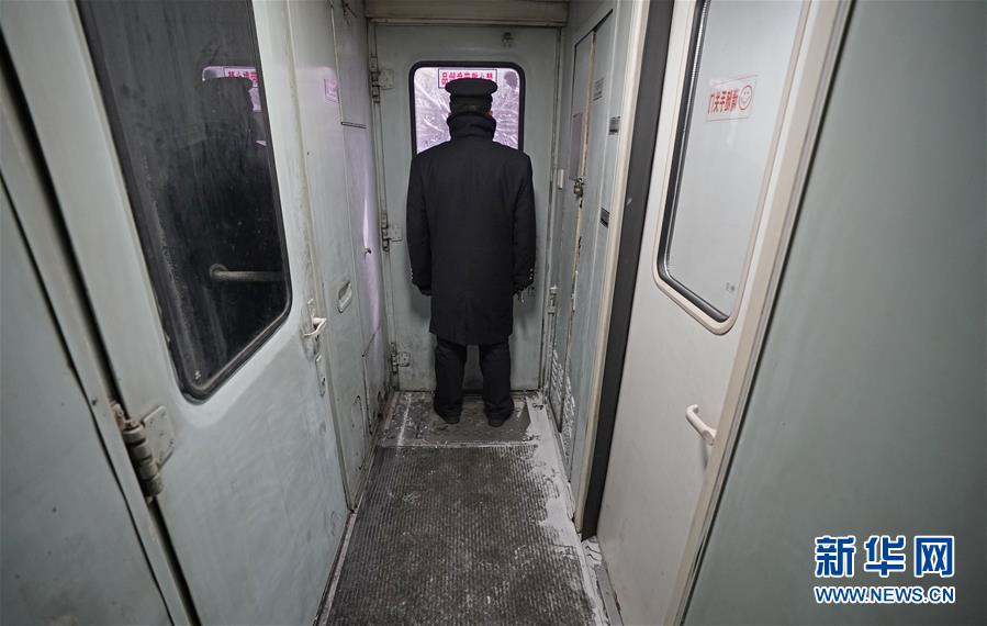 （新春走基层）（2）雪国列车&mdash;&mdash;东北&ldquo;绿皮车&rdquo;的温暖旅途