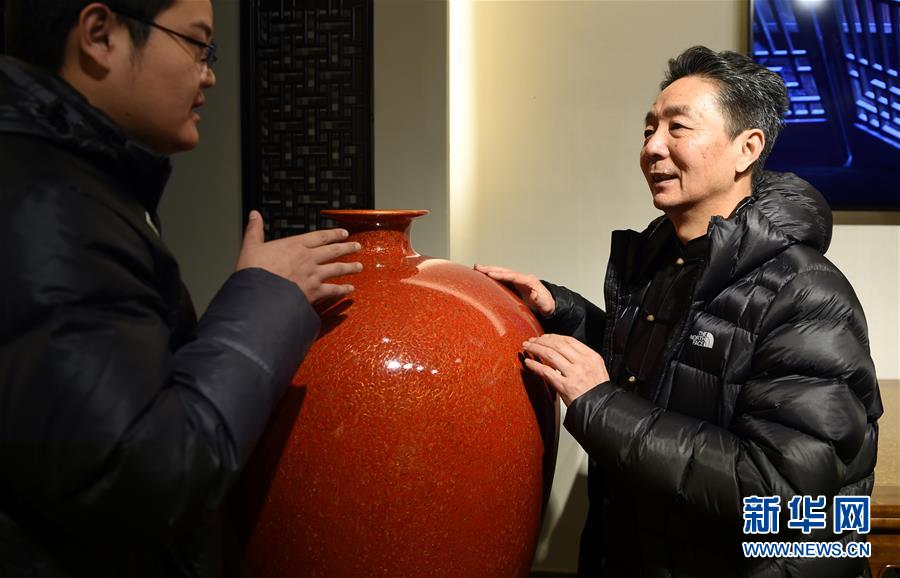 （在习近平新时代中国特色社会主义思想指引下&middot;将改革开放进行到底&middot;图文互动）（1）继承与创新：徽州匠人指尖上的&ldquo;攻守道&rdquo;