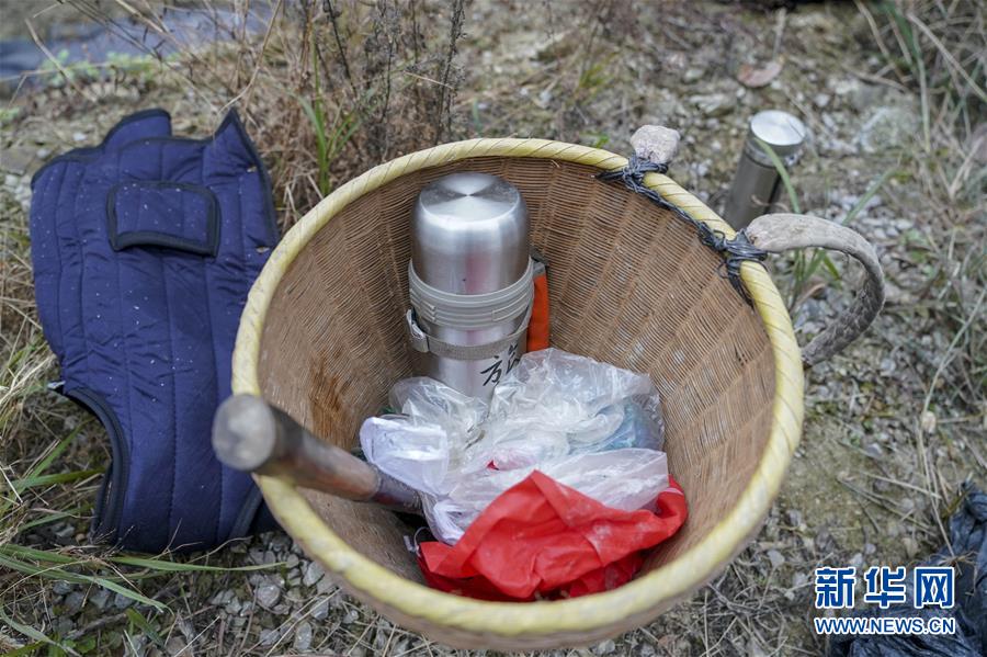 (新春走基层)(23)重庆黔江:土家三老汉 一台“扶贫戏”