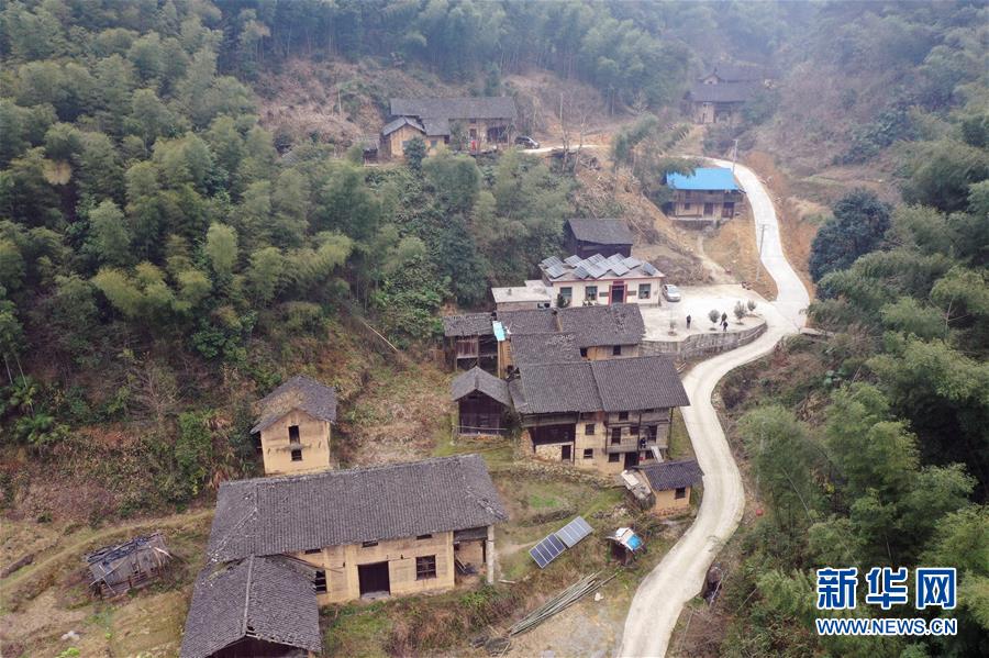 (新春走基层·图文互动)(1)6人小山村 小年乐融融