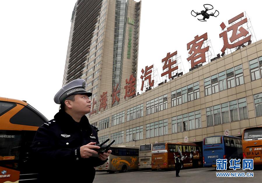 （社会）（2）上海：无人机助力交警执法