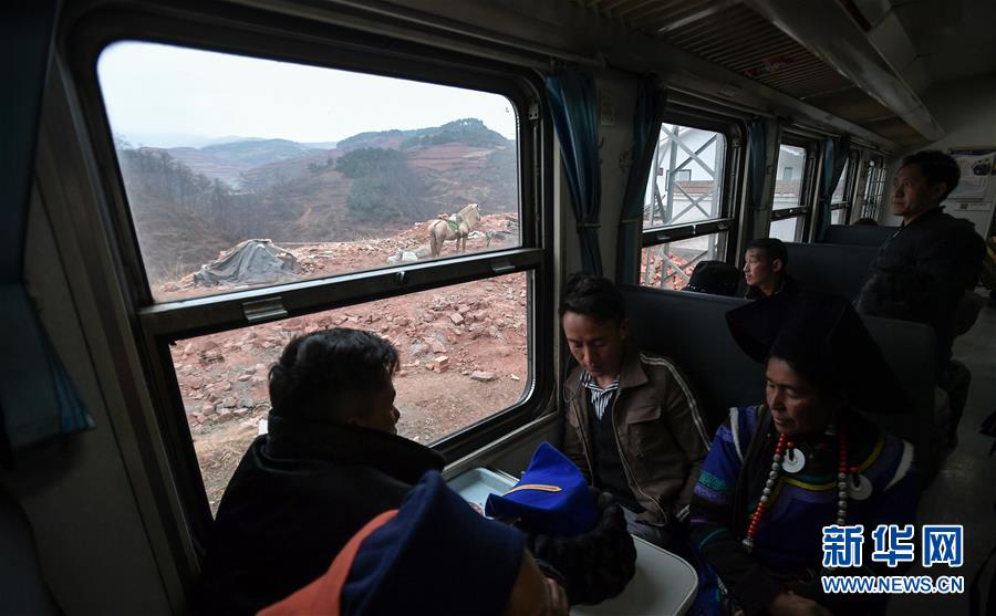 （新春走基层）（4）大凉山彝族群众身边的&ldquo;扶贫列车&rdquo;
