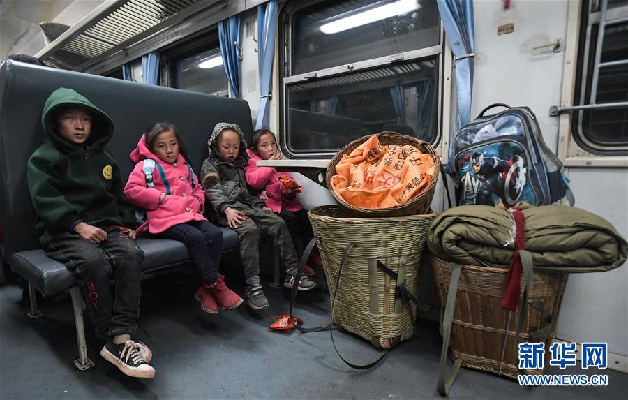 （新春走基层）（7）大凉山彝族群众身边的&ldquo;扶贫列车&rdquo;