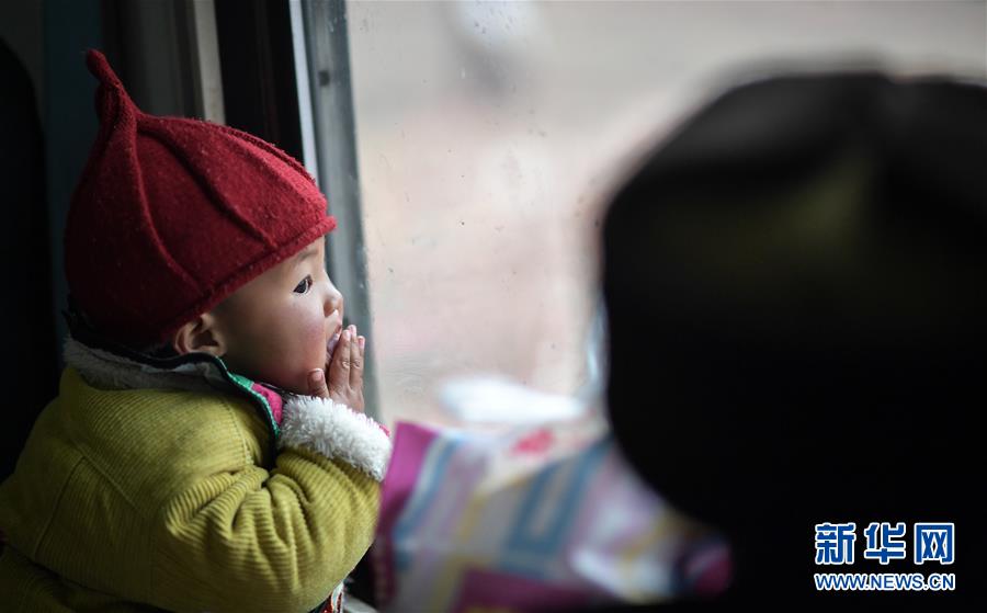 （新春走基层）（8）大凉山彝族群众身边的&ldquo;扶贫列车&rdquo;