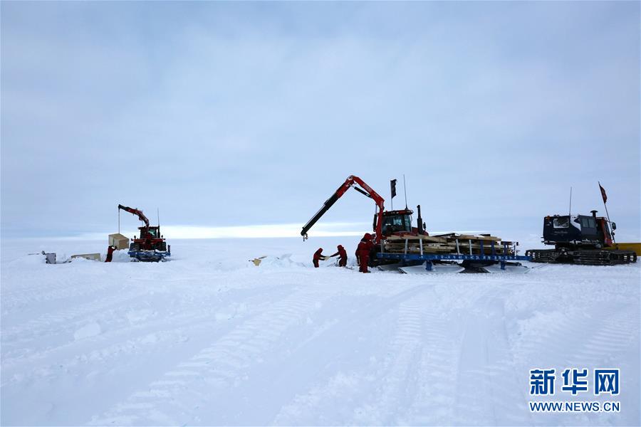 （第35次南极科考&middot;图文互动）（2）中国南极考察内陆队在暴风雪中告别泰山站