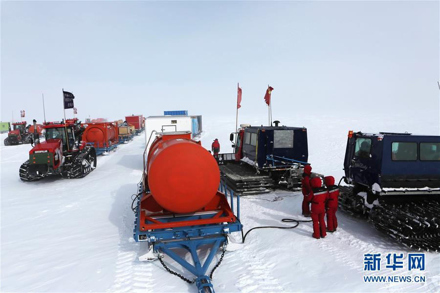 （第35次南极科考&middot;图文互动）（6）中国南极考察内陆队在暴风雪中告别泰山站