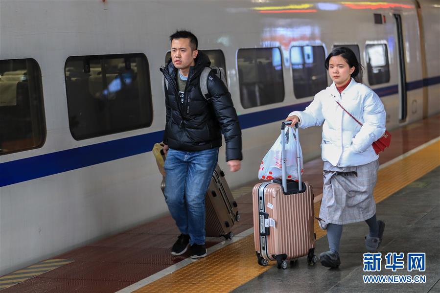 （关注春运）（7）多地迎来返程客流高峰