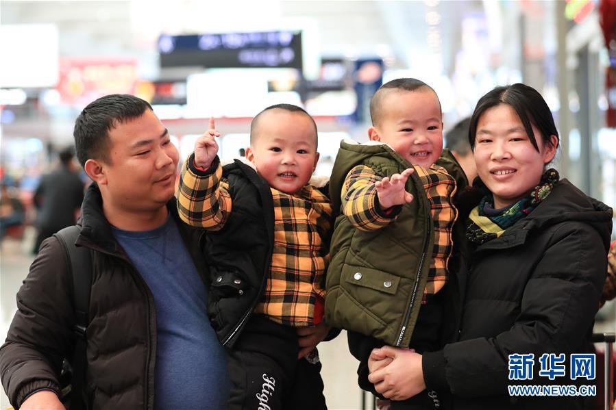 （关注春运）（9）多地迎来返程客流高峰