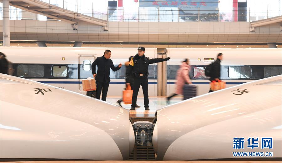 （关注春运）（13）多地迎来返程客流高峰