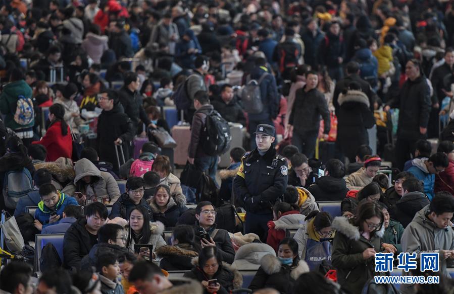 （关注春运）（14）多地迎来返程客流高峰