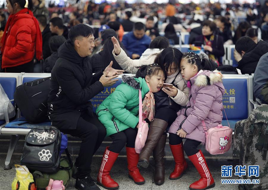 （关注春运）（17）多地迎来返程客流高峰