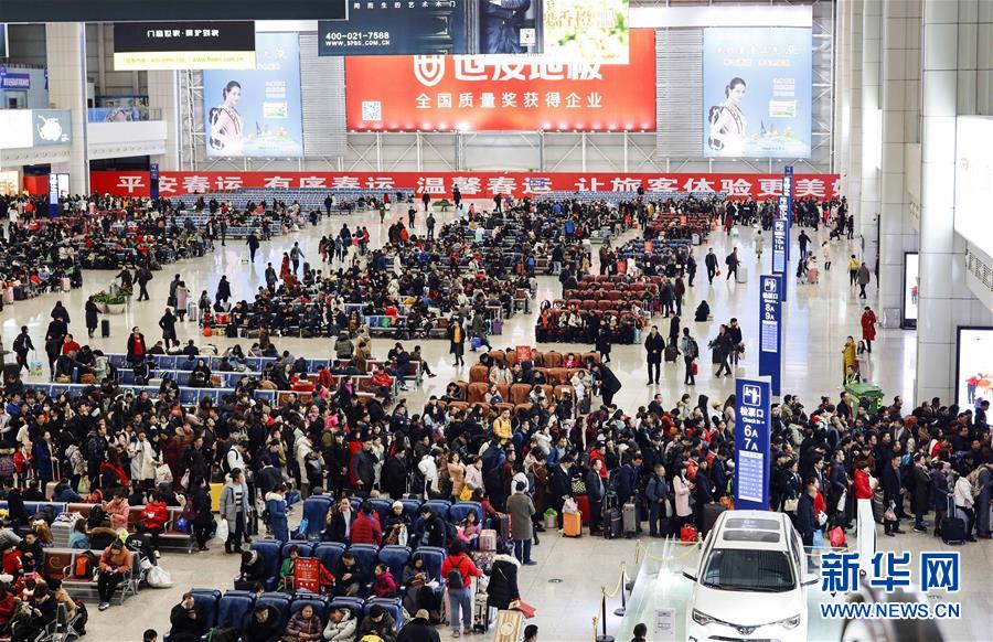 （关注春运）（18）多地迎来返程客流高峰