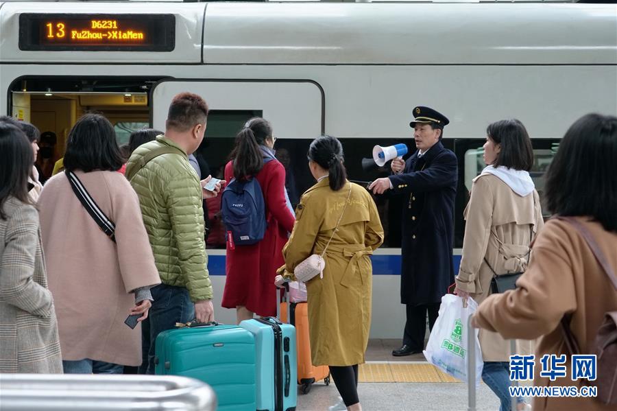 （关注春运）（20）多地迎来返程客流高峰