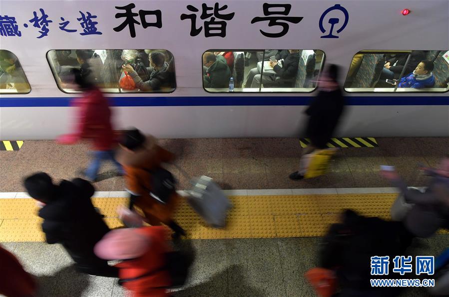 （关注春运）（24）多地迎来返程客流高峰