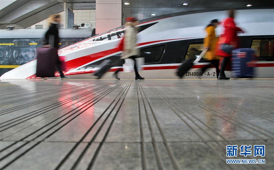 #（关注春运）（30）多地迎来返程客流高峰