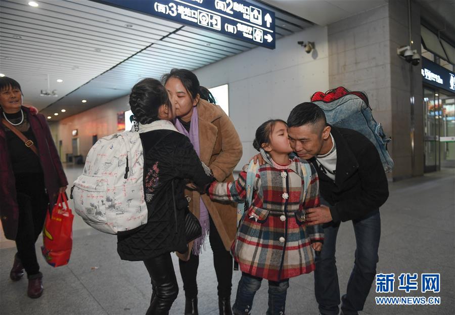 （新华全媒头条&middot;七乐无穷&middot;春节&middot;图文互动）（1）变化中彰显中国发展活力&mdash;&mdash;透视过年方式之变